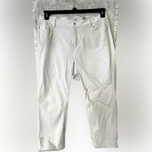 Cropped jeans with fringe